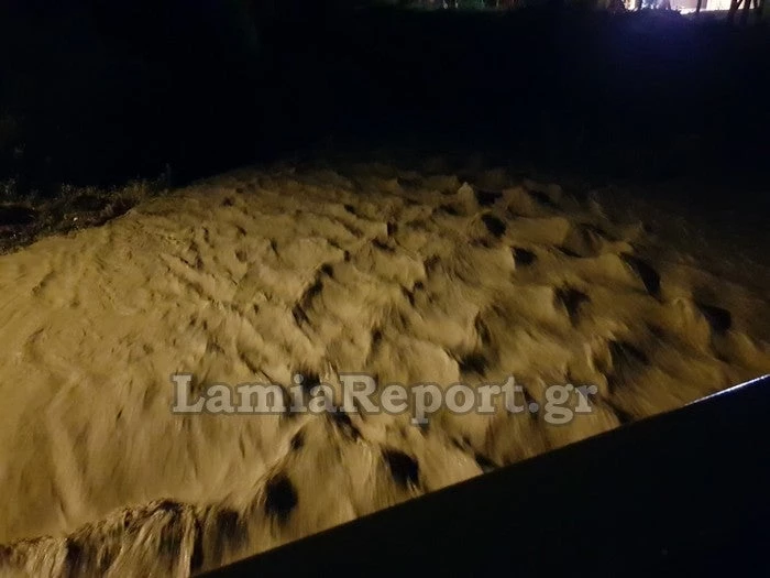 Λαμία: Πήγε να περάσει το ορμητικό ποτάμι με το αυτοκίνητο και… τον «κατάπιε»